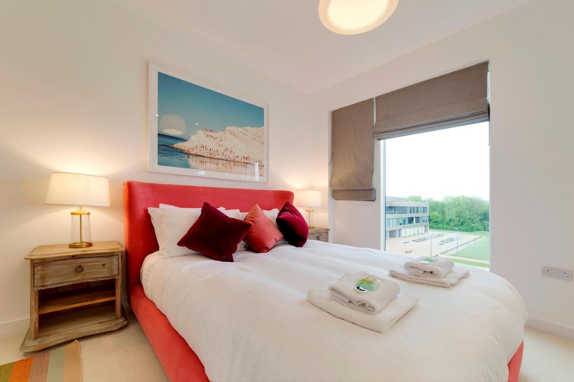 Pass The Keys Stunning And Spacious Modern Flat - Own Car Park CBG Buitenkant foto